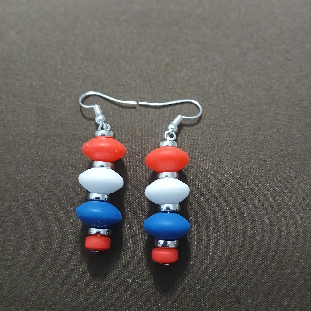 NWT Handcrafted Red, White, & Blue Clay Beads Dangle Earrings.
